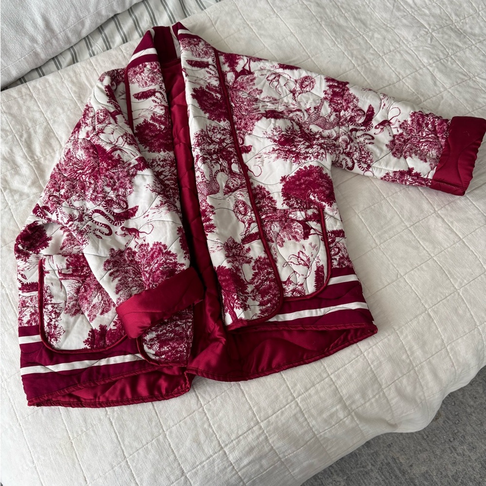 Quilted Toile Print Open Front Jacket in Burgundy and White